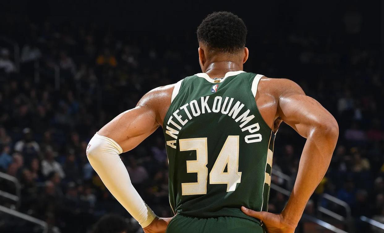 爱游戏网页版-雄鹿观众热烈欢呼！，杜兰特迎来三赛季出色发挥热度持续攀升-爱游戏网页版